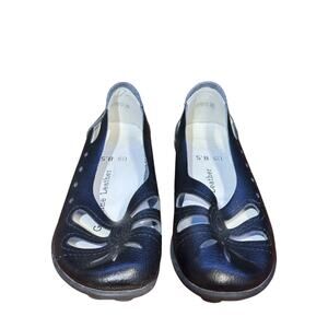 Women's genuine leather flat size 8.5